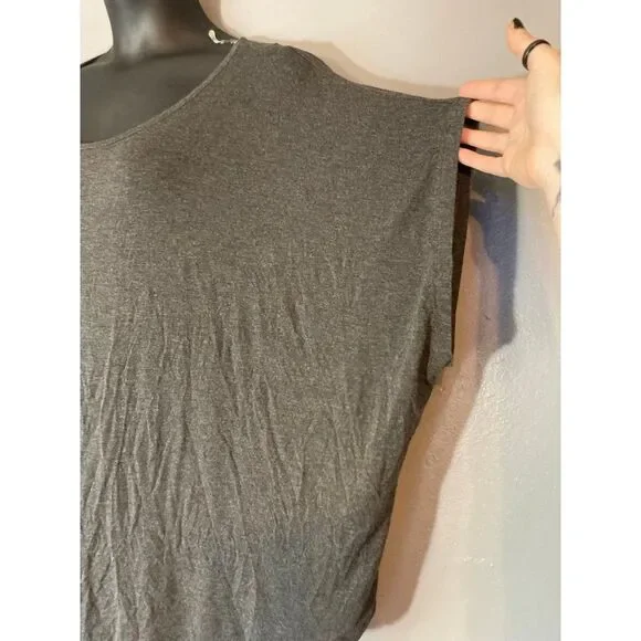 Smallshow gray open back tshirt - Picture 2 of 5